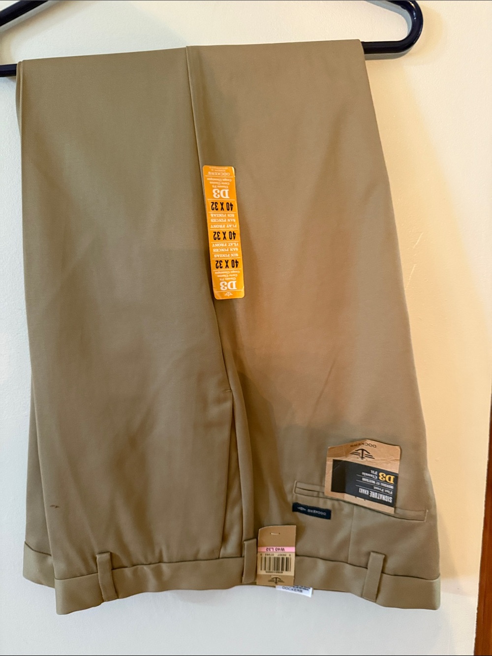NEW DOCKERS
SIGNATURE KHAKI D3 CLASSIC FIT FLAT FRONT SIZE 40x32